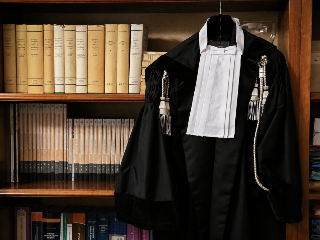 Toga forense nello studio legale Antichetti ad Arezzo